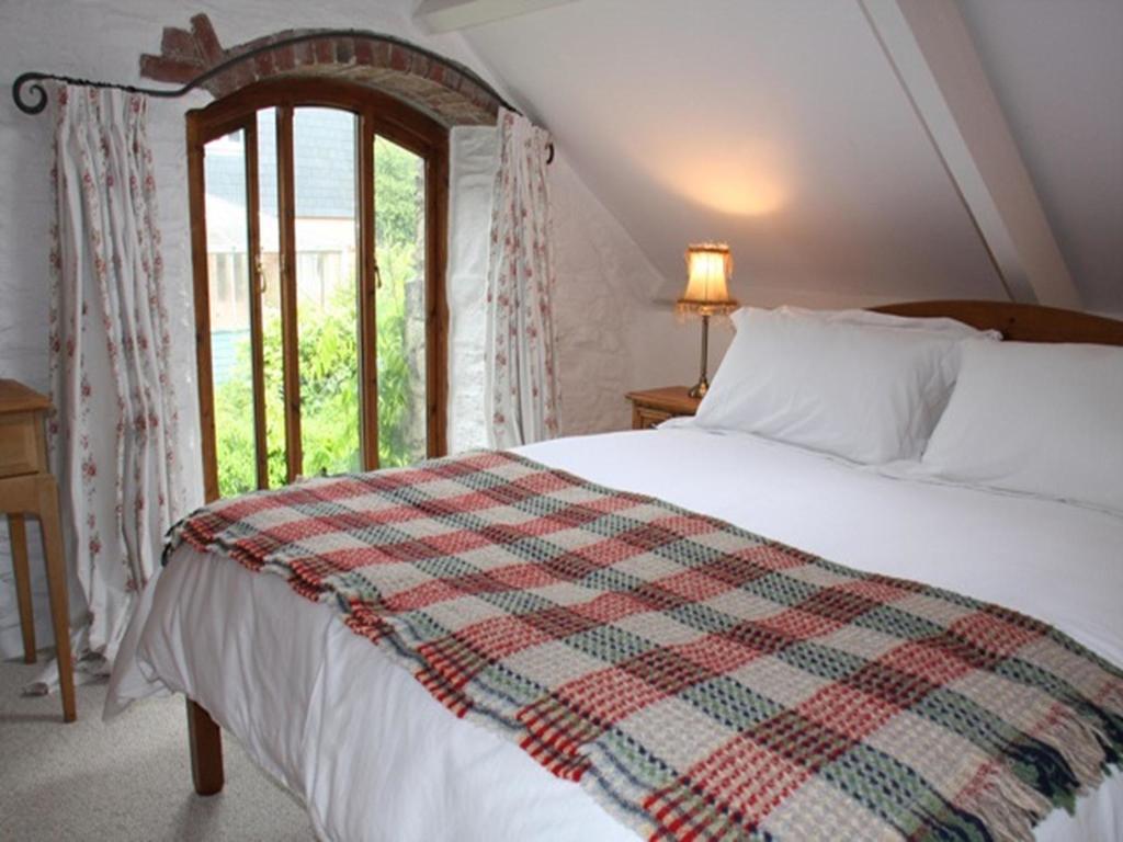 Church Barn Harberton Room photo