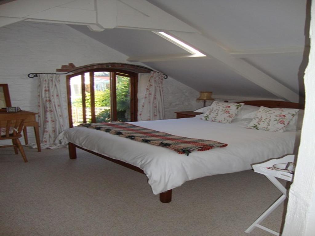 Church Barn Harberton Room photo