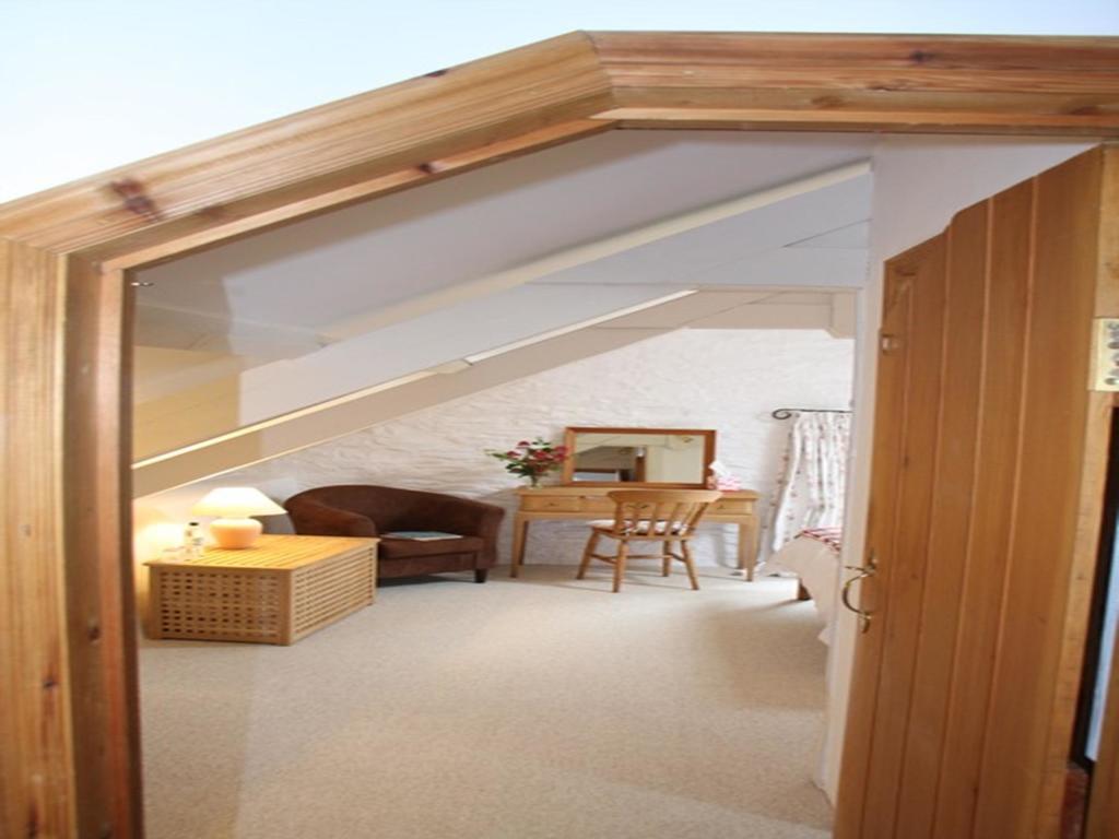 Church Barn Harberton Room photo